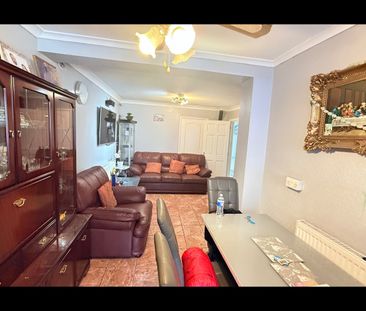 4 Bed Semi-Detached House, Mitcham Road, CR0 - Photo 2