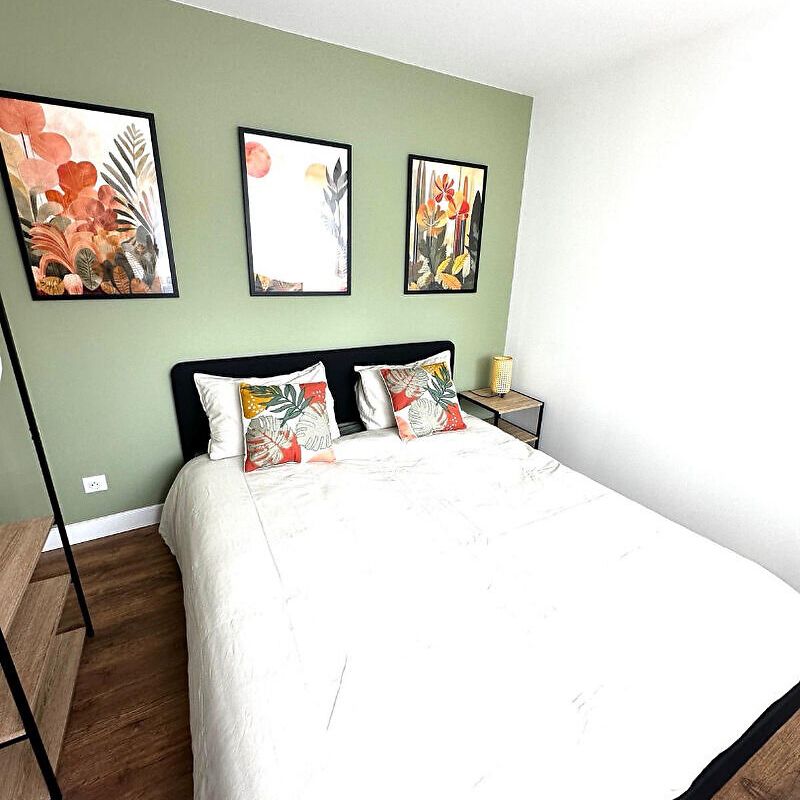 A LOUER TRES BEAU STUDIO MEUBLE NEUF EN PLEIN CENTRE VILLE ST QUENTIN 02100 - Photo 1