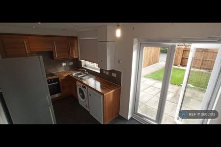 3 bedroom terraced house to rent - Photo 3