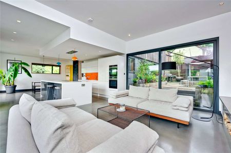 An impressive example of modern architecture and contemporary design in an idyllic country setting. - Photo 3