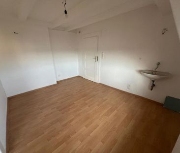 Zentrale 4-Zimmer-Wohnung mit Dachgeschosszimmern in Hof - Photo 5