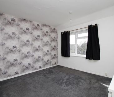 3 bedroom end of terrace house to rent - Photo 3