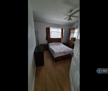 2 bedroom end of terrace house to rent - Photo 4