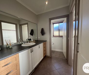 Three Bedroom Family Home - Photo 3