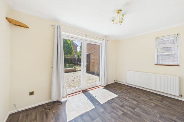 4 bedroom House in Easby Way, Reading - Photo 1