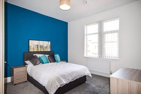 Room 3 13 Marlborough Road, Shipley, BD18 3NX - Photo 2