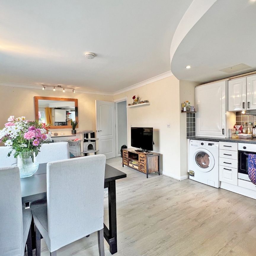 2 bed flat to rent in Robin Hill House,monteagle Lane,yateley,GU46 6NB - Photo 1