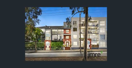 Inner-City Living in a Prime Location - Photo 5