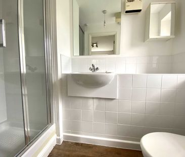 2 bed Flat for rent - Photo 2