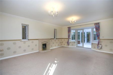 5 bedroom detached house to rent - Photo 2