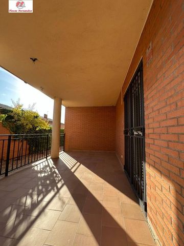 Luxury 3 room Detached House for rent in Mejorada del Campo, Spain - Photo 4