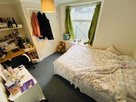 4 bedroom property to rent - Photo 2