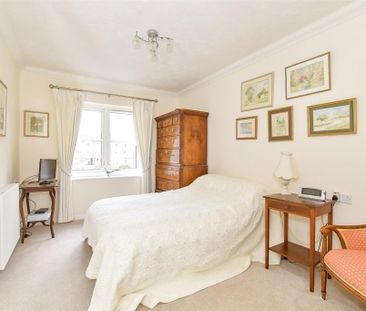 1 bedroom retirement property to rent - Photo 5