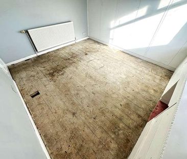 Carr Manor Crescent, Leeds, LS17 - Photo 6