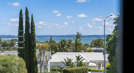 Four-Level End Terrace, Double Garage, City Vi... - Photo 2