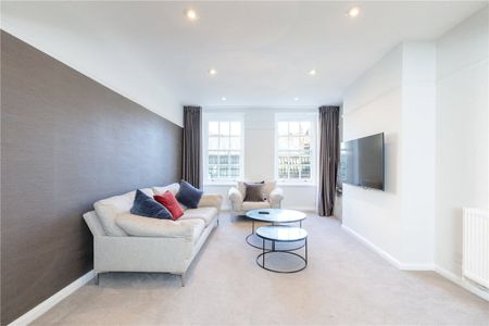 This attractive and generously proportioned three bedroom flat is situated on the second floor of a portered block with a lift & benefits from central and very convenient location. - Photo 3