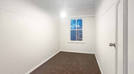 ASHHURST - 5 BEDROOM - Photo 2