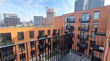 AVAILABLE JAN 14TH | FULLY FURNISHED | LOCATED IN THE SPECTACULAR GUNSMITH HOUSE | ORIGINAL EXTERNAL DETAILING | EXCELLENT LOCATION | BOOK NOW! - Photo 2