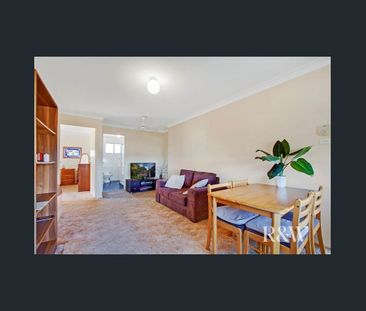 Large family home with attached flat with the best views in Erskine Park - Photo 3