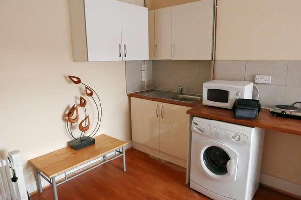 Longbridge Road, Dagenham, RM8 - Photo 1