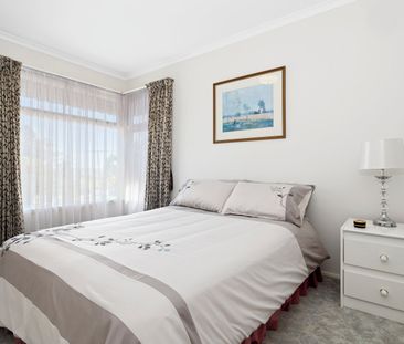 Immaculate Home in Sought After Pocket of Ashwood - Photo 3