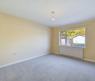 2 bedroom semi-detached bungalow to rent - Photo 3