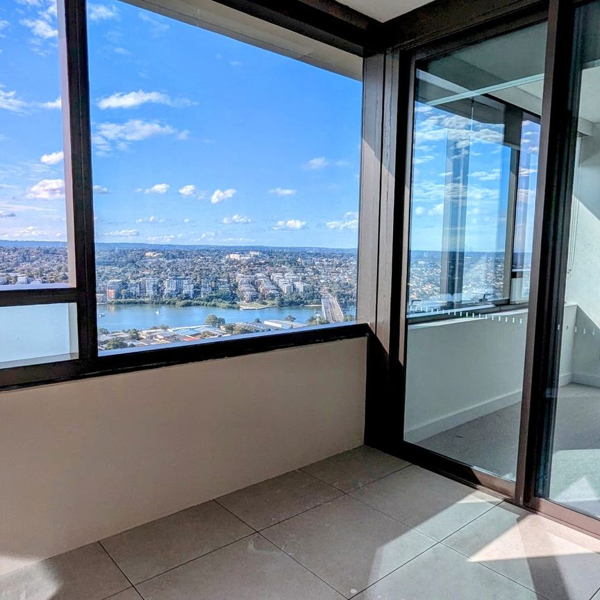 High-Level | Timber Flooring | Cozy Apartment Available for Lease Now - Photo 1