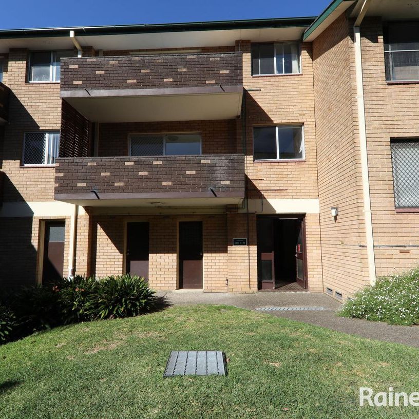 Tranquil Apartment on the Edge of Heffron Park - Photo 1