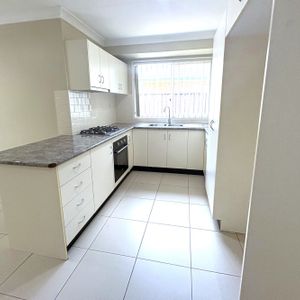 Modern Renovated 4 Bedda! - Photo 2