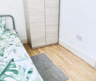Room in a Shared House, Carmen Street, E14 - Photo 1