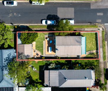 Charming Freestanding 2 Bedroom Home! - Photo 5