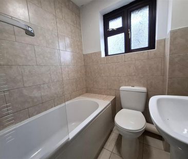 2 bedroom semi-detached house to rent - Photo 6