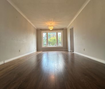 For Lease - 8 Highwood Ave Avenue Unit# Three-Bedroom Main Floor, T... - Photo 4
