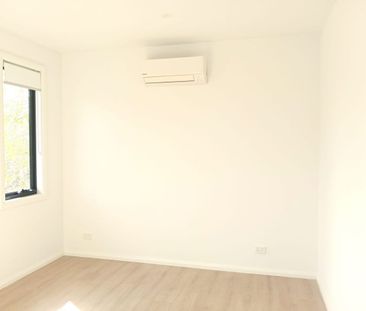 LUXURY 2 BEDROOM 2 STORY TOWNHOUSE - Photo 6