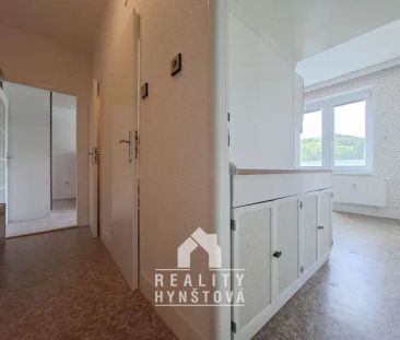 Pronájem bytu 2+1 se třemi balkony a krásným výhledem, Adamov, ul. ... - Fotografie 1