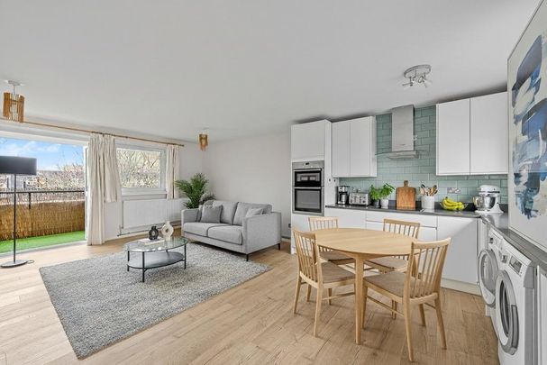 3 bedroom flat to rent - Photo 1