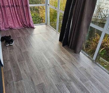 Stand-alone family home in Waitangirua - Photo 5