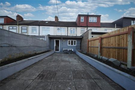 3 bedroom house to rent - Photo 2