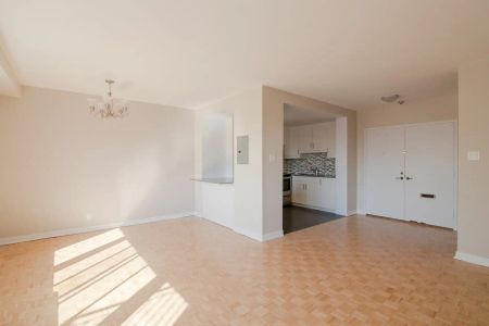 4555 Bonavista Avenue — 1 Bedroom - unit 503 - Photo 4