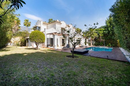 Luxury Villa for rent in Marbella, Andalusia - Photo 4