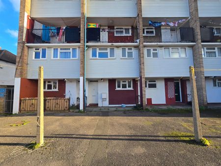 Great Cambridge Road, Enfield EN1, London - Photo 3