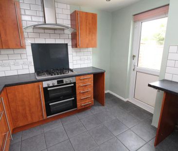 3 bedroom semi-detached house to rent - Photo 4