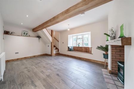 2 bedroom character property to rent - Photo 4