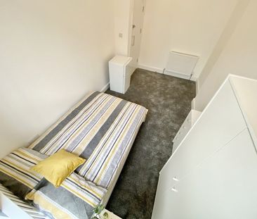 Room in a Shared Flat, Whitechapel Road, E1 - Photo 1