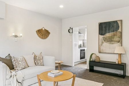 Charming 2BR Home in Churton Park - Photo 5