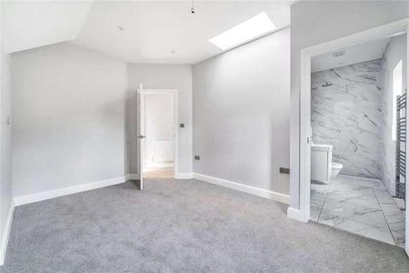 Great Austins, Farnham, Surrey, GU9 - Photo 4