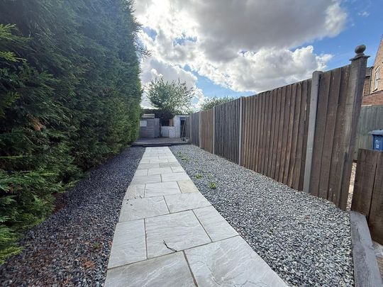 2 bedroom property to rent - Photo 1