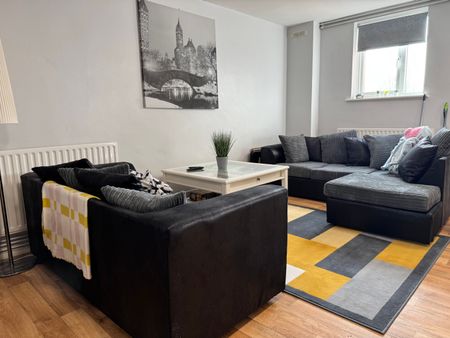Room 6 & 7, 25 Albert Square, NG7 2FH, NOTTINGHAM - Photo 2