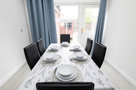 3 Bed Semi-Detached House, Maine Road, M14 - Photo 2