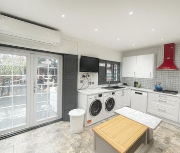 4 bedroom semi-detached house to rent - Photo 6